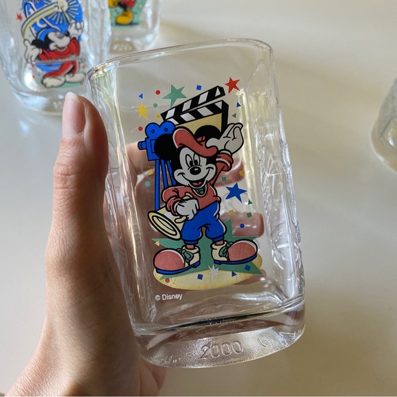 McDonald’s Walt Disney World Year 2000 Celebration Glasses Set of 4 - Picture 15 of 16